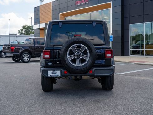 Used 2020 Jeep Wrangler Unlimited Sahara AWD/4WD image 6