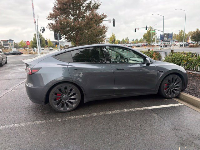 Used 2023 Tesla Model Y Performance AWD/4WD image 6