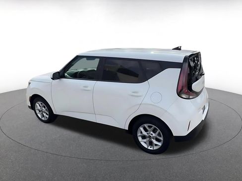 Used 2025 Kia Soul LX w/ LX Technology Package FWD image 10