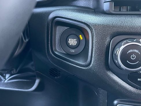 Used 2024 Jeep Wrangler Unlimited AWD/4WD image 38