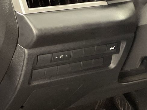 Used 2024 Mitsubishi Outlander SE image 13