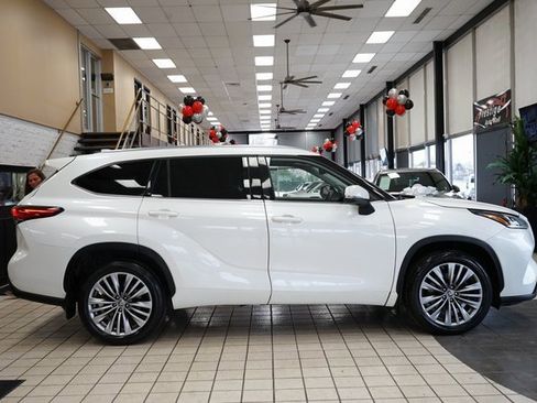 Used 2021 Toyota Highlander Platinum image 20