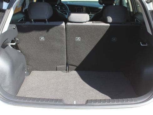 Used 2025 Kia Niro LX image 10