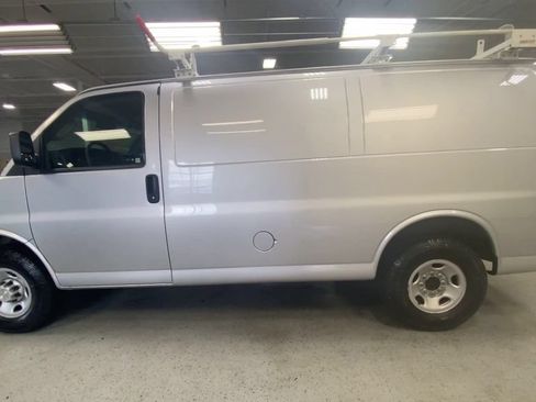 Used 2022 Chevrolet Express 2500 w/ Enhanced Convenience Package RWD image 7