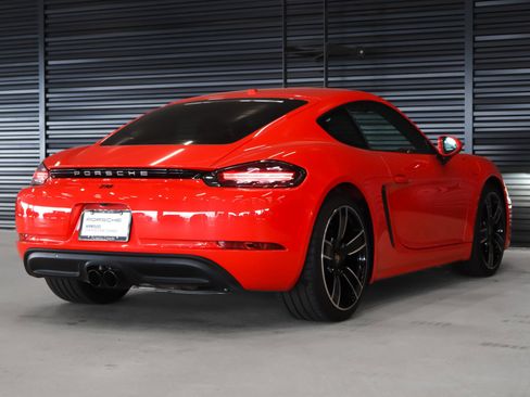 Used 2025 Porsche 718 Cayman image 9