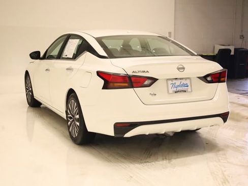 Used 2025 Nissan Altima 2.5 SV FWD image 7