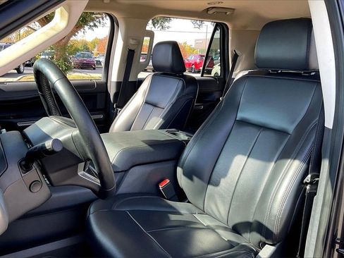 Used 2024 Ford Expedition XLT image 30