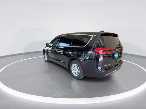 Used 2025 Chrysler Pacifica Select FWD image 6