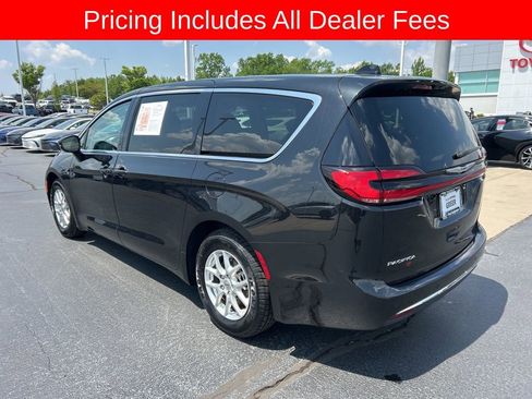 Used 2024 Chrysler Pacifica Touring-L FWD image 14