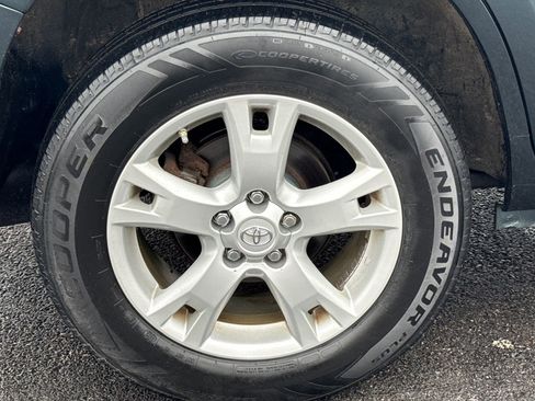 Used 2012 Toyota RAV4 4WD w/ Upgrade Value Pkg image 9