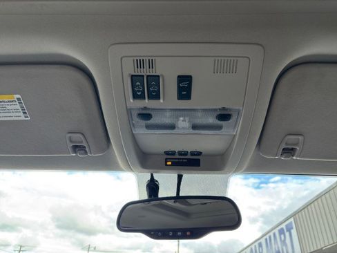 Used 2013 Chevrolet Suburban LTZ image 20