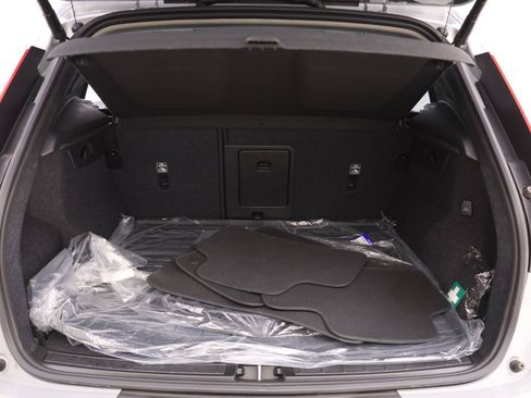 Certified 2025 Volvo XC40 B5 Plus w/ Protection Package Premier image 18