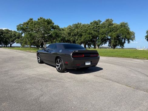 Used 2019 Dodge Challenger SXT RWD image 3