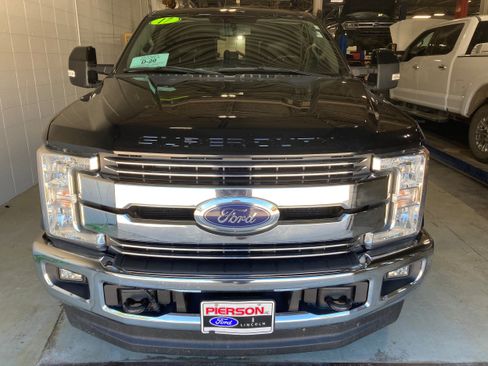 Used 2017 Ford F250 Lariat w/ Lariat Value Package AWD/4WD image 2