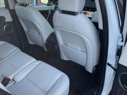 Used 2020 Land Rover Discovery Sport SE image 21