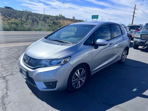 Used 2017 Honda Fit EX image 2