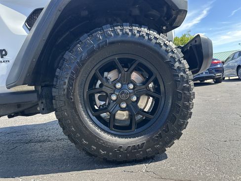 Used 2025 Jeep Wrangler Unlimited Sport AWD/4WD image 13