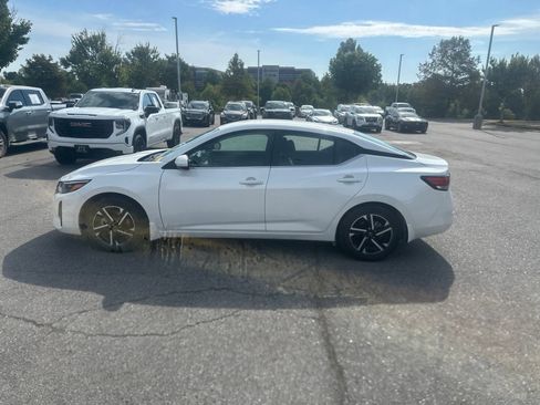 Used 2024 Nissan Sentra SV FWD image 8