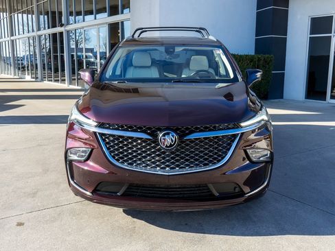 Used 2023 Buick Enclave Avenir image 2
