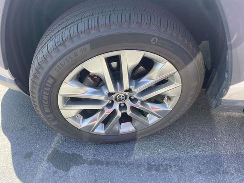 Used 2021 Toyota RAV4 Limited FWD image 6