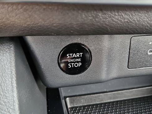 Used 2025 Nissan Rogue SV FWD image 25