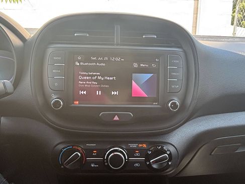 Used 2025 Kia Soul LX w/ LX Technology Package FWD image 17