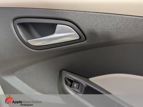 Used 2015 Ford Focus SE w/ SE Cold Weather Package FWD image 32