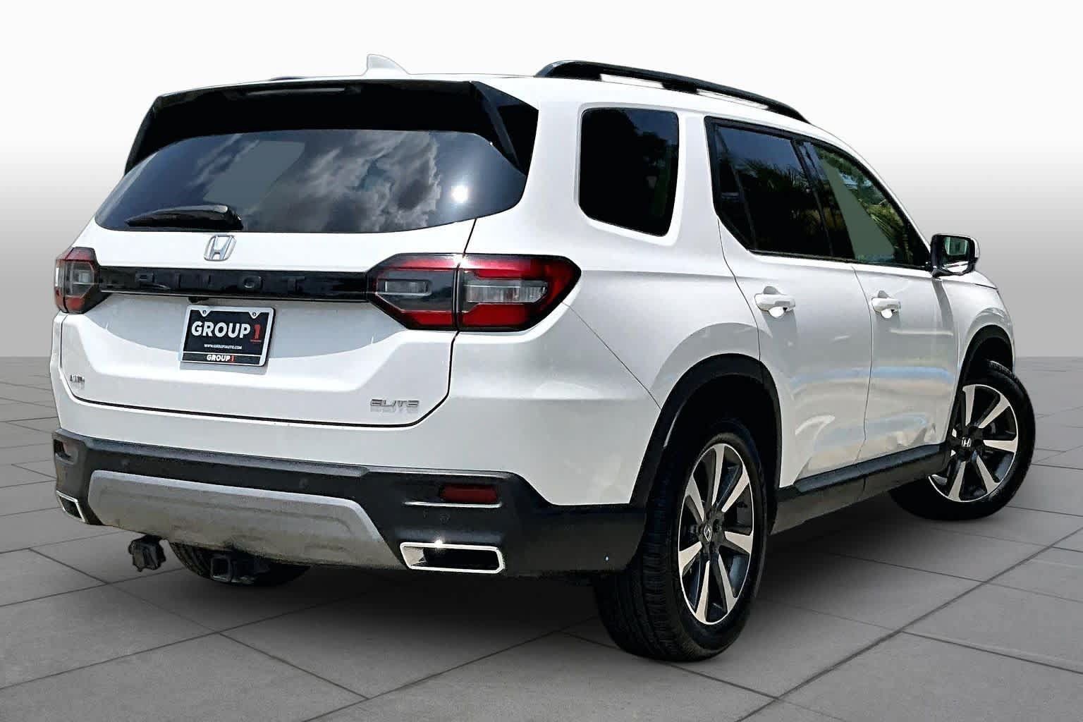 Used 2023 Honda Pilot Elite image 12