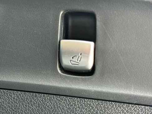 Used 2019 Mercedes-Benz GLC 300 4MATIC image 34
