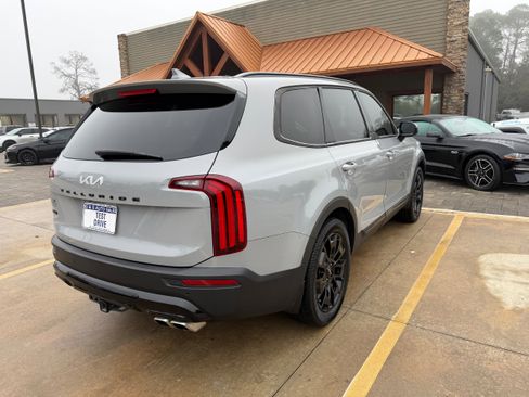 Used 2022 Kia Telluride SX w/ Nightfall Edition Package image 5