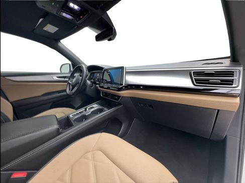 Used 2024 Volkswagen Atlas Cross Sport SE image 30