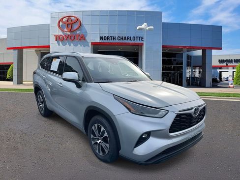 Used 2019 Toyota Highlander Plus image 2