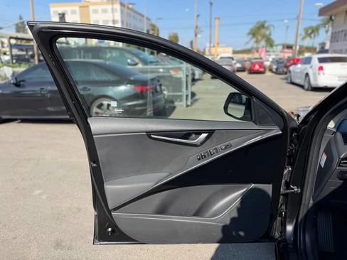 Used 2023 Kia Niro EX FWD image 23