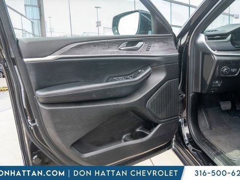 Used 2024 Jeep Grand Cherokee L Limited w/ Luxury Tech Group II AWD/4WD image 16