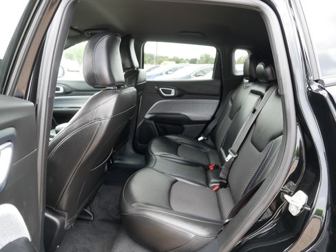 Used 2024 Jeep Compass Latitude w/ Convenience Group AWD/4WD image 36