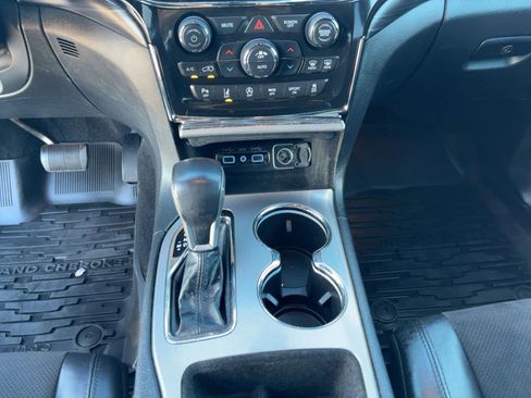 Used 2021 Jeep Grand Cherokee Laredo X image 18