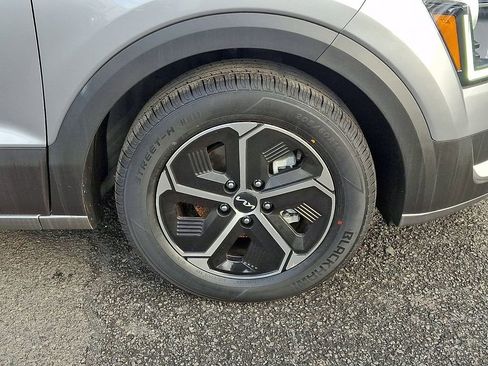 Certified 2023 Kia Niro EX image 8