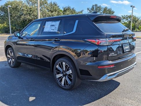 New 2025 Mitsubishi Outlander SE image 7