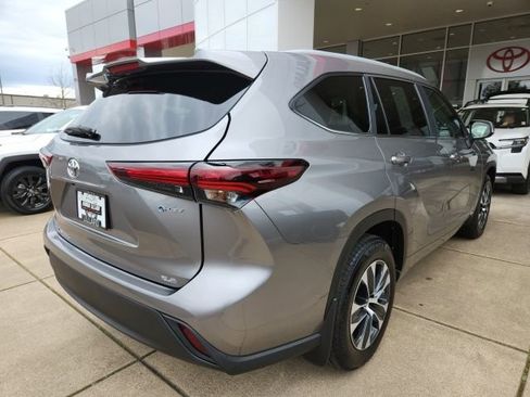 Certified 2025 Toyota Highlander XLE image 11