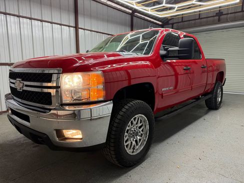 Used 2011 Chevrolet Silverado 2500 LT w/ Interior Plus Package image 3