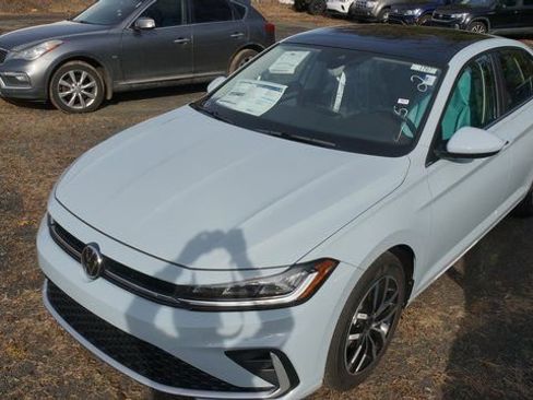 New 2026 Volkswagen Jetta SE image 3