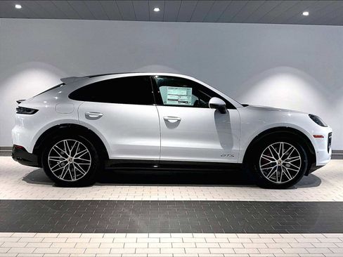 New 2026 Porsche Cayenne GTS image 8