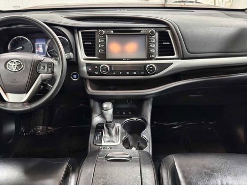 Used 2014 Toyota Highlander XLE AWD/4WD image 28