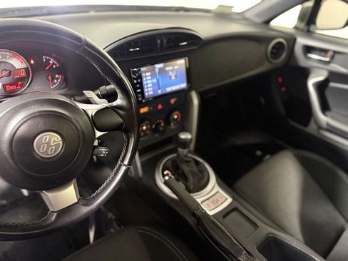 Used 2017 Toyota 86 RWD image 17