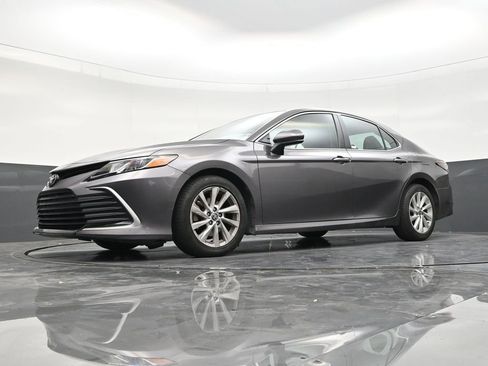Used 2022 Toyota Camry LE FWD image 20