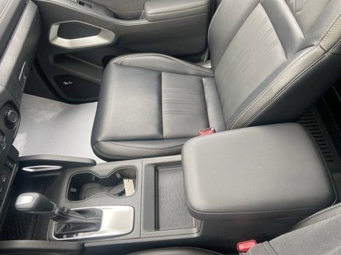 Used 2024 Nissan Frontier SL image 16