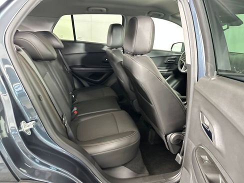 Used 2022 Chevrolet Trax LT w/ LT Convenience Package image 27