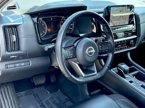 Used 2024 Nissan Pathfinder SL w/ SL Premium Package FWD image 8