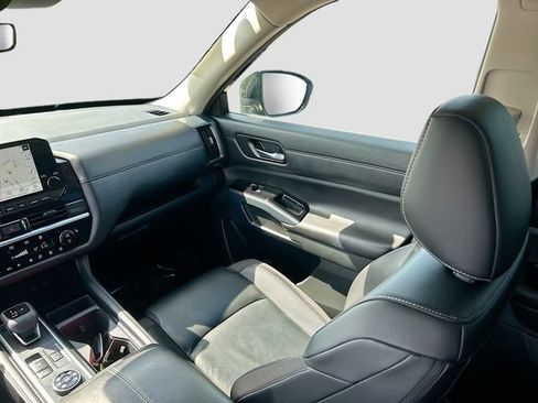 Certified 2025 Nissan Pathfinder SL AWD/4WD image 5