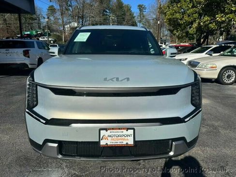 Used 2024 Kia EV9 Land w/ Towing Package image 3